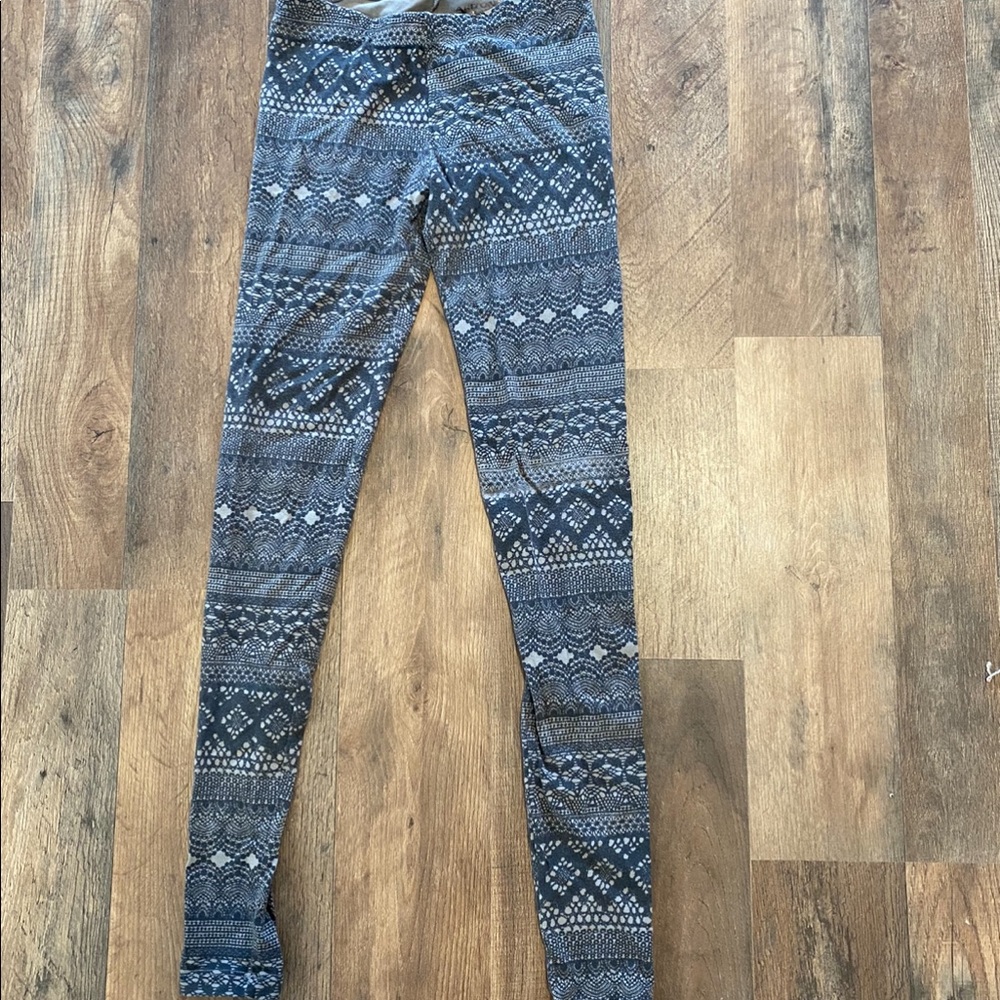 Gray pattern leggings